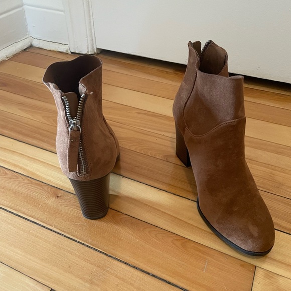 Brand new brown ankle boots. - Picture 2 of 5